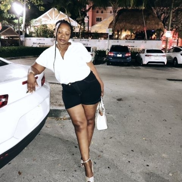 Meet your Posher, Janel - Picture 1 of 1